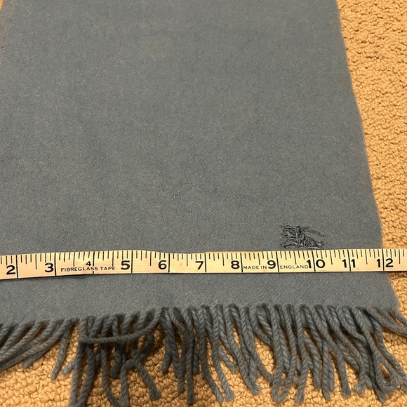 Authentic Burberry 100 percent Cashmere Scarf - Picture 7 of 7